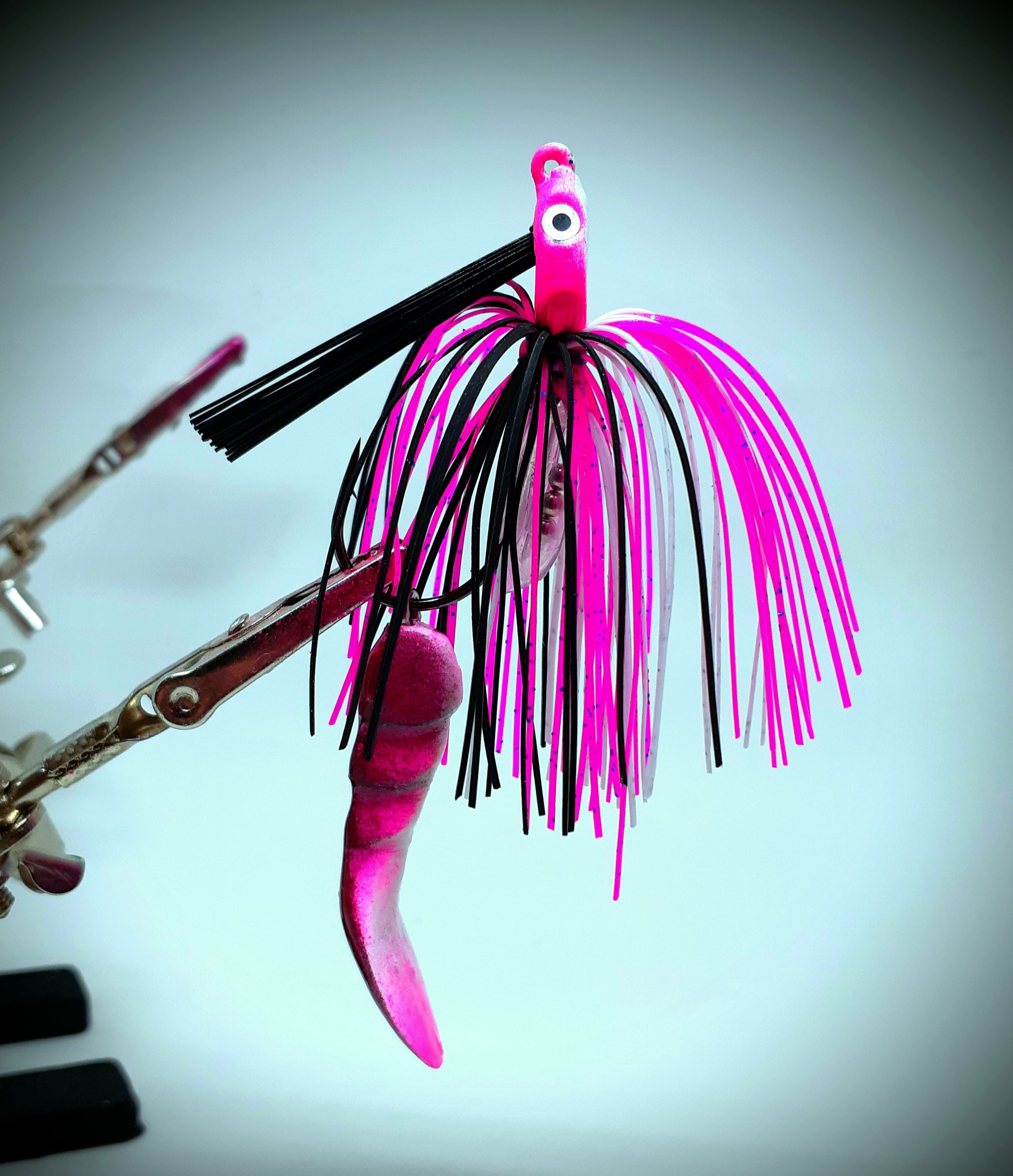 Smashed Head Waggerbait™ swim jig - Pink / White – The Ugly Pike